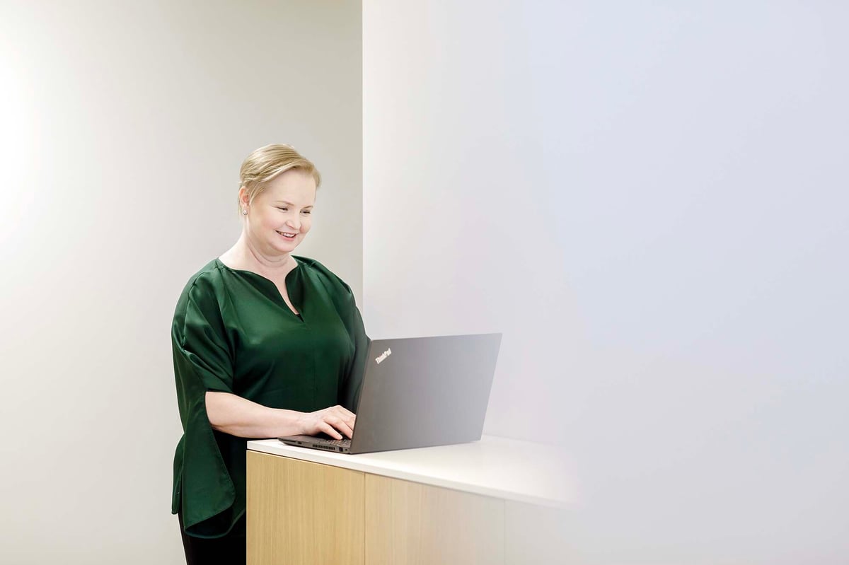 HankenSSE_person_working